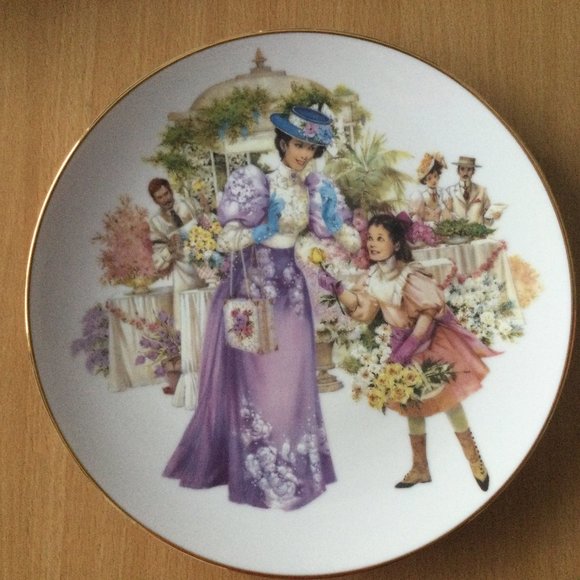 AVON president's club award collector plates "A Perfect Bouquet" 2001-2002 8.5" - Picture 1 of 6